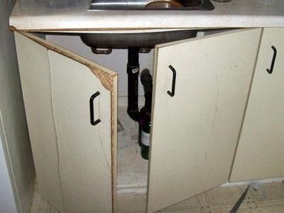 Kitchen Cabinet Doors  Drawer Fronts on Laminate Cabinet Door Damage